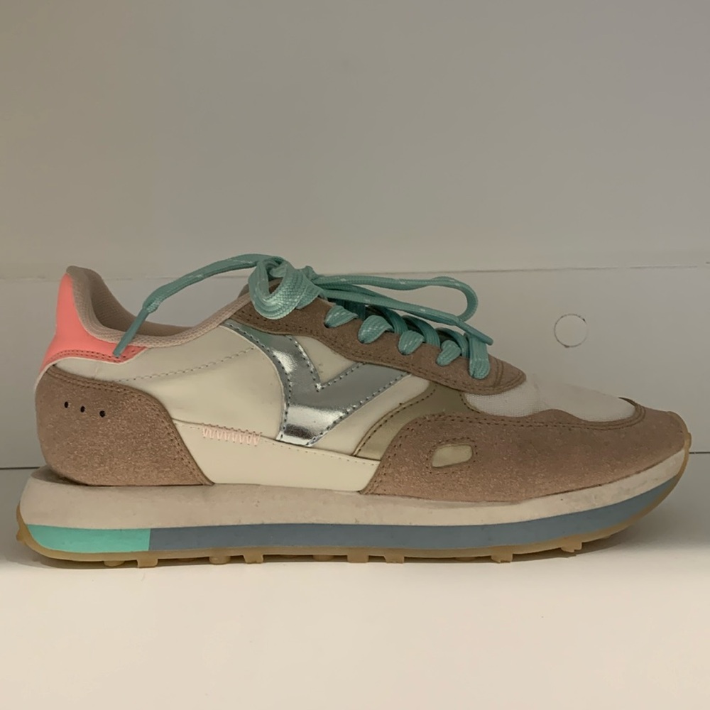 Victoria Sneakers, Size 39